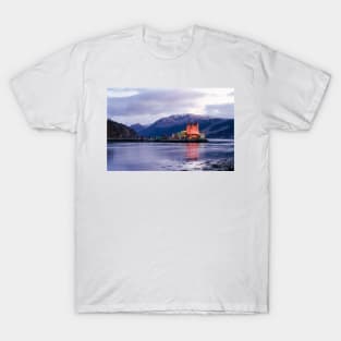 Eilean Donan castle in winter T-Shirt